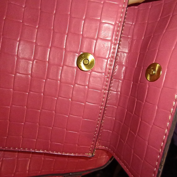 St. John's Bay Pink Croc-Embossed Crossbody Bag - Picture 4 of 10